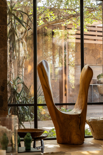 Singita Kilima: Skulpuriertes Möbelstück