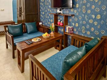 Tathastu Resort Kanha: Esstisch im Zimmer