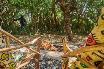 Tindiga Tented Camp: Gemütlicher Boma-Platz mit Lagerfeuer