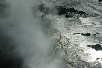 Waterberry Zambezi Lodge: Schrägsicht Viktoriafälle