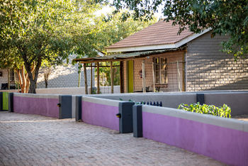 Damara Mopane Lodge: Zugang zu den Chalets