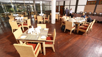 Infinity Resort Kaziranga: Restaurant mit Buffet