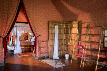 Jacks Camp Jacks Camp: Badezimmer im Gästezelt