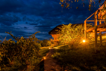 Mara River Post Mara River Post: Zugang zu den Gästezelten