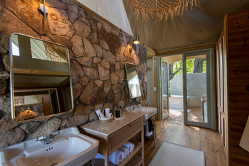 Mpala Jena Camp: Double Vanities