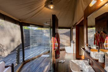 Muzimu Lodge: Gästebad