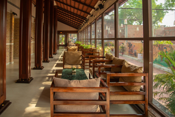 Om Vilas: Wartebereich an der Rezeption