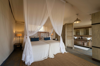 Ruckomechi Camp: Schlafzimmer mit Bad