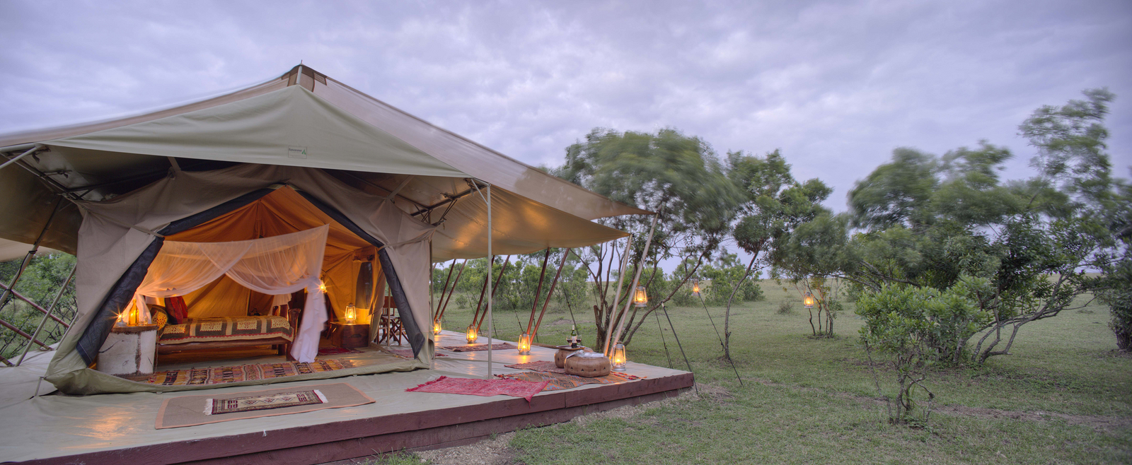 Saruni Wild Saruni Wild: Gästezelt Exterior am Abend