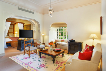 The Oberoi Rajvilas: Kohinoor Suite Lounge