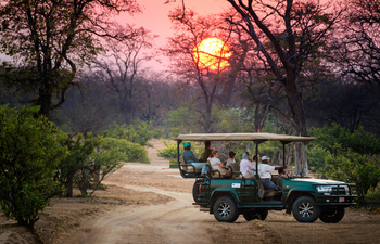 Vundu Camp Vundu Camp: Sonnenuntergang im Busch