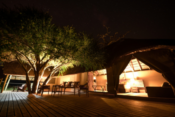 Valley Hideaway: Veranda bei Nacht