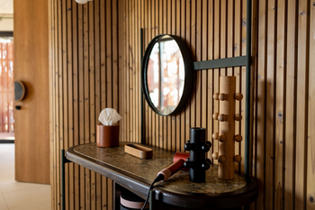 Anantara Tented Camp Kafue River: Suite-Schminkkonsole mit Rundspiegel und Haartrockner