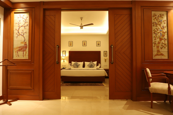 Chandela: Luxury Suite