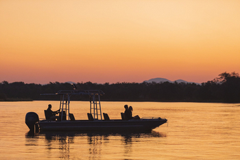 Classic Zambia Safaris Classic Zambia Safaris: Motorbootexkursion