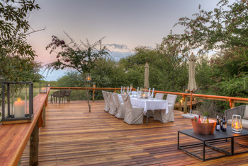 Dinaka Lodge: Speisedeck