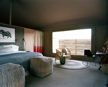 Hoanib Valley Camp Hoanib Valley Camp: Doppelbett und Schreibtisch