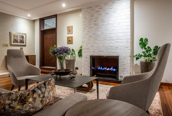 House of Waine: Sessel in der Lounge