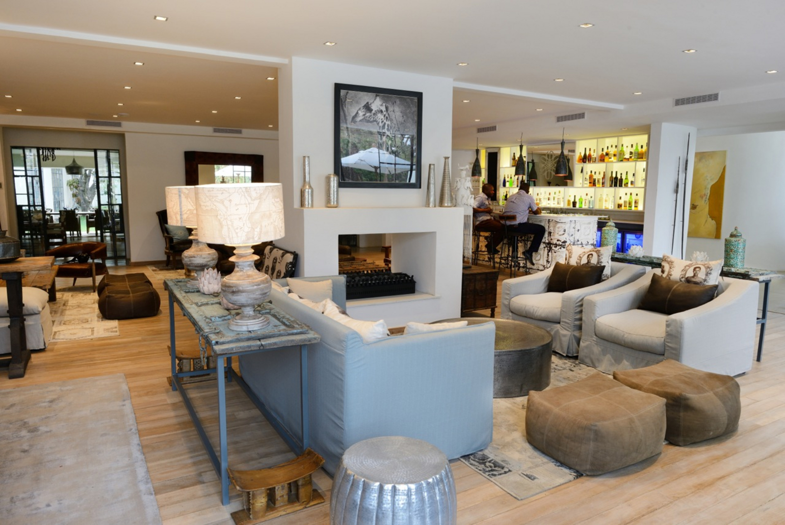 Latitude 15 Latitude 15: Lounge