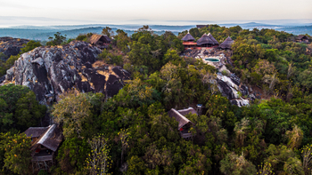 Mihingo Lodge: Lage zwischen Felsen