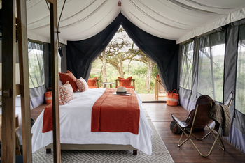 Sanctuary Ngorongoro Crater Camp: Doppelbett im Gästezelt