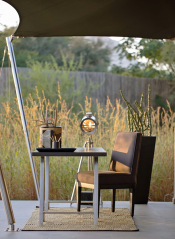 Sujan Jawai: Tented Rock Suite - Schreibtisch