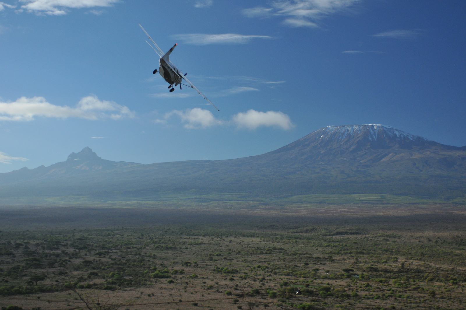 Over Africa Over Africa: Landschaftsrundflug Kilimanjaro