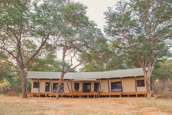 Verney's Camp: Aussenansicht