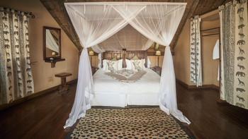 Deception Valley Lodge Deception Valley Lodge: Doppelbett mit Moskitonetz