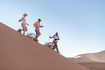 Hoodia Desert Lodge: Schneller Abstieg von der Düne