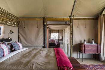 Meno A Kwena Camp Meno A Kwena Camp: Hauptschlafzimmer mit Verbindung zum Kinderschlafzimmer