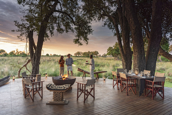 Duba Explorers Camp: Deck am Rande einer Lagune