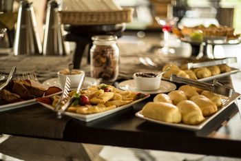 Gomoti Plains Camp: Menschen und Verpflegung