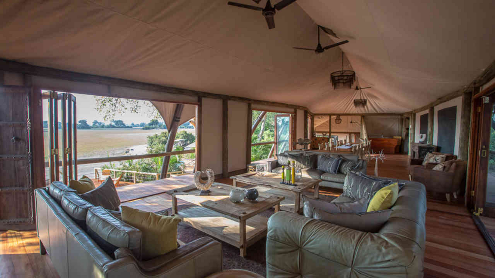 Jacana Camp Jacana Camp: Loung emit Blick