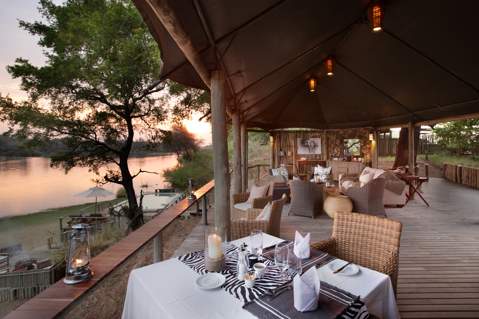 Amanzi Camp: Lounge und Esstisch Amanzi Camp: Lounge und Esstisch
