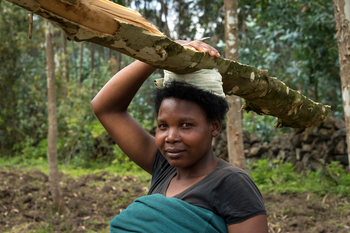 Bisate Lodge: Frau aus dem Dorf