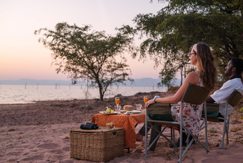 Changa Safari Camp: Frühstück am Strand