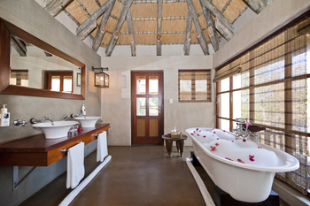 Divava Okavango Lodge and Spa: Gästechalets