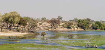 Leroo La Tau Lodge: Motorbootexkursion