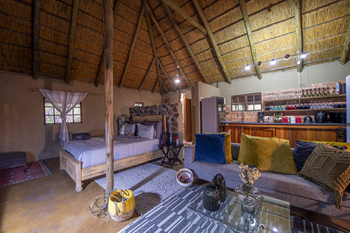 Khwai Expeditions Camp: Küche und Schlafbereich