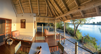 Ndhovu Safari Lodge: Veranda mit Ausblick