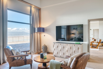 Ngorongoro Lodge Melia Collection: Royal Suite Wohnbereich