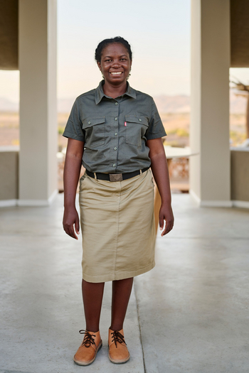 Sanctuary Okahirongo Elephant Lodge: Mitarbeiterin