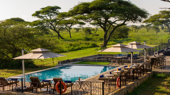 Serengeti Sametu Camp: Hauptbereich mit Pool