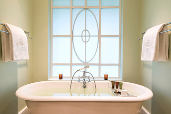 The Royal Livingstone: Deluxe Room Wanne