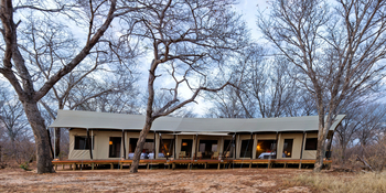 Verney's Camp: Aussenansicht