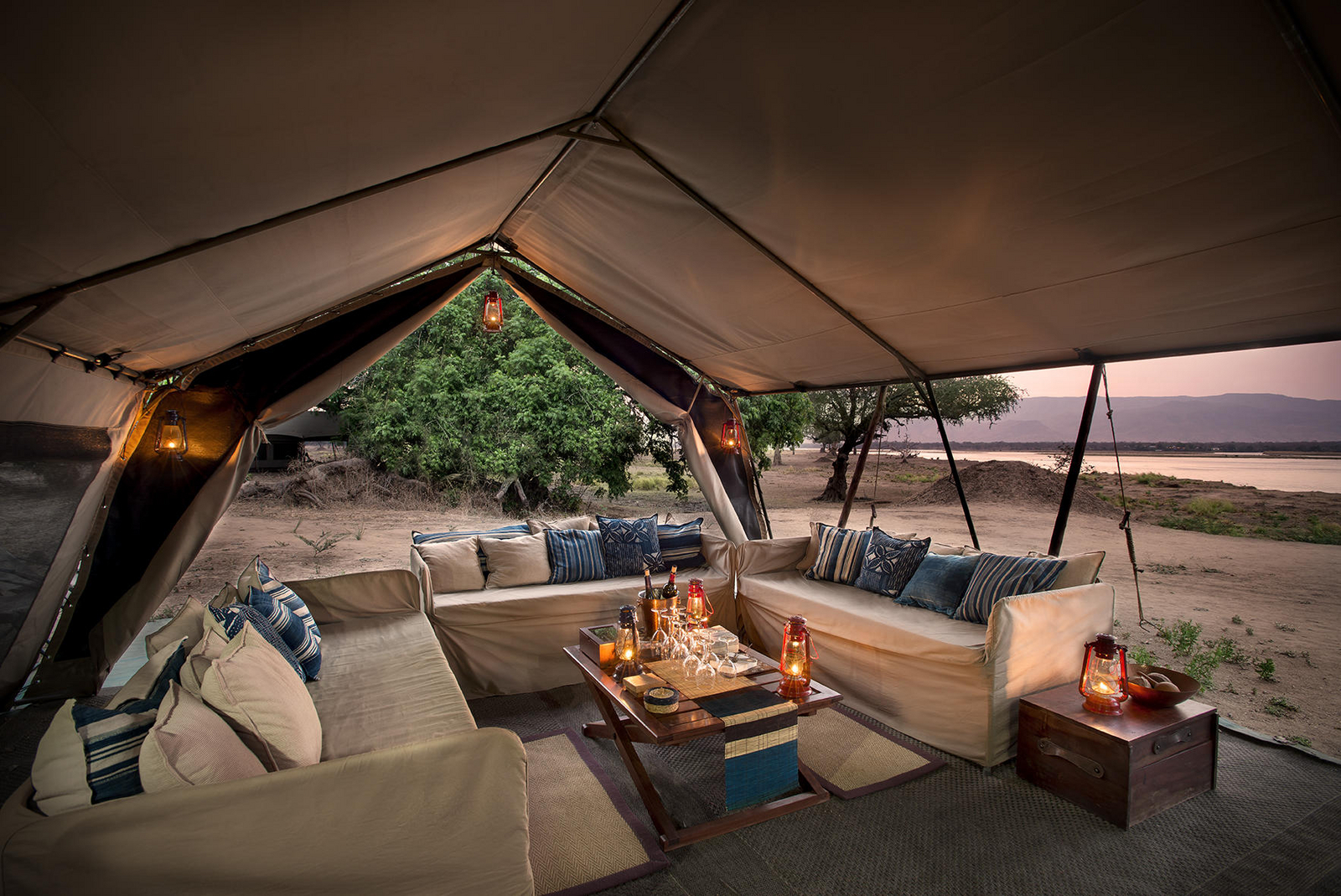 Zambezi Expeditions Zambezi Expeditions: Sofaecke