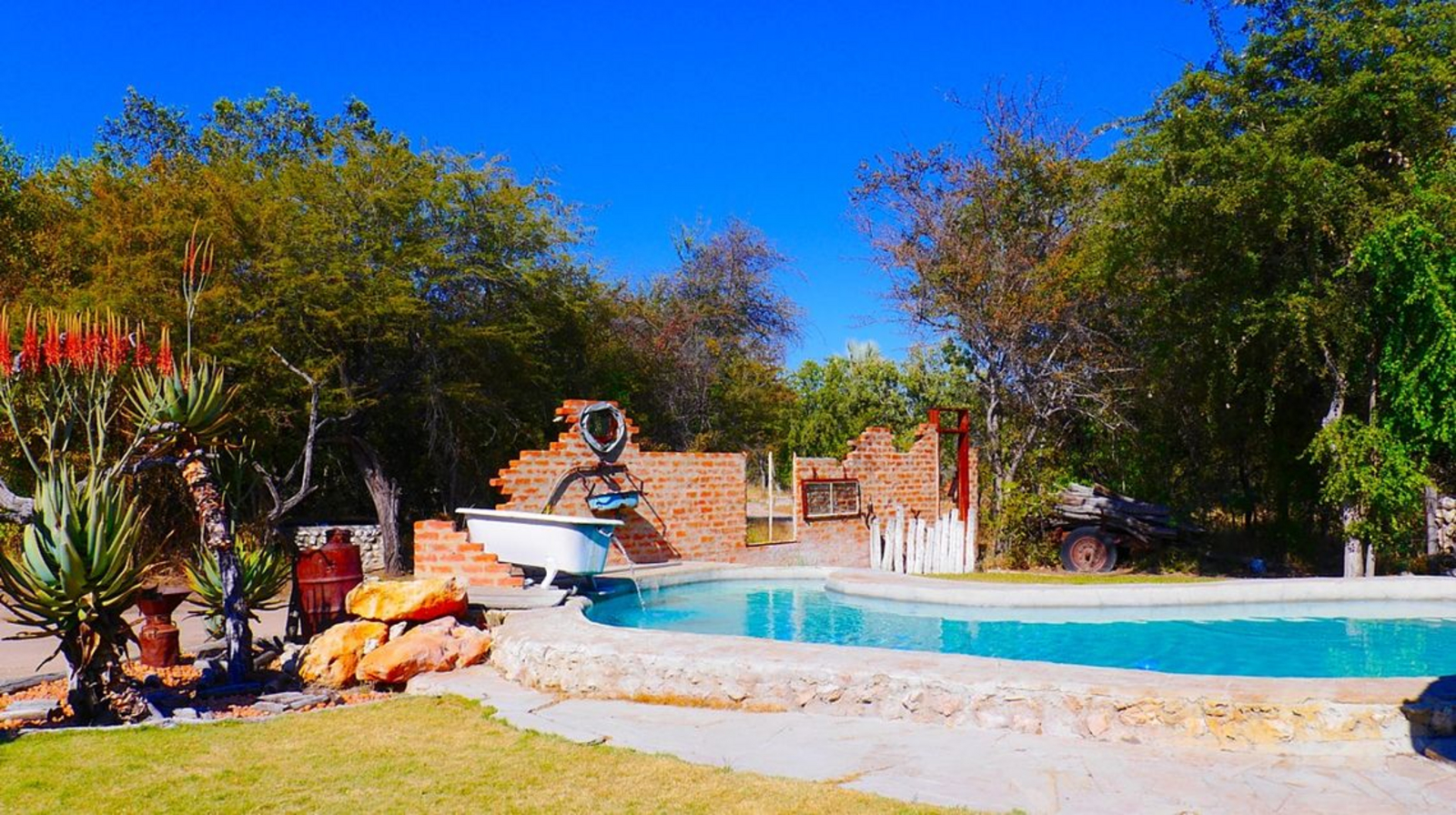 Roy's Restcamp Roy's Restcamp: Pool und Garten