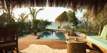 Azura Benguerra Island: Blick über einen Infinity Pool