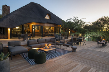 Bayethe Safari Lodge: Deck